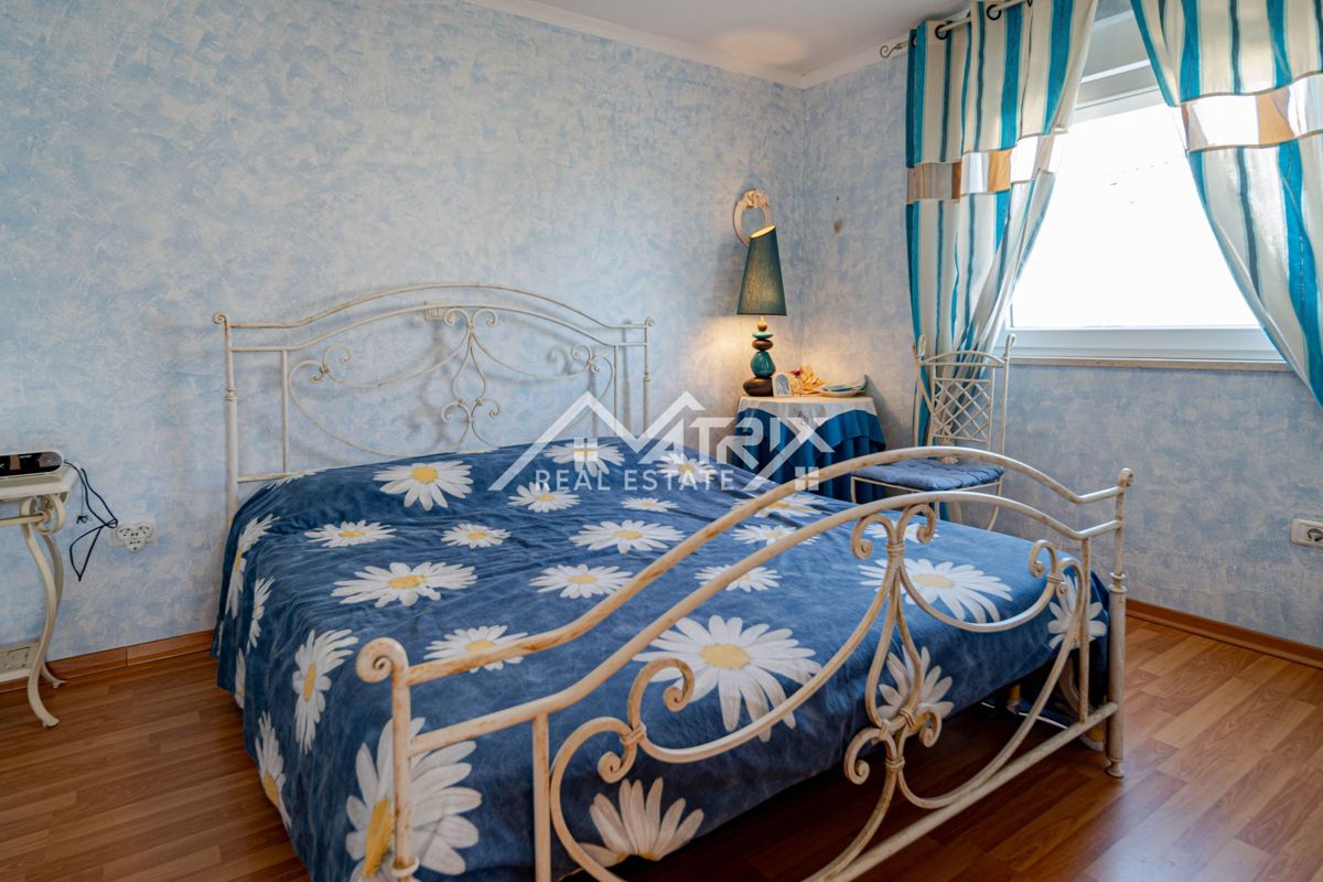 Novigrad, prekrasen in kakovosten stan s pogledom na morje