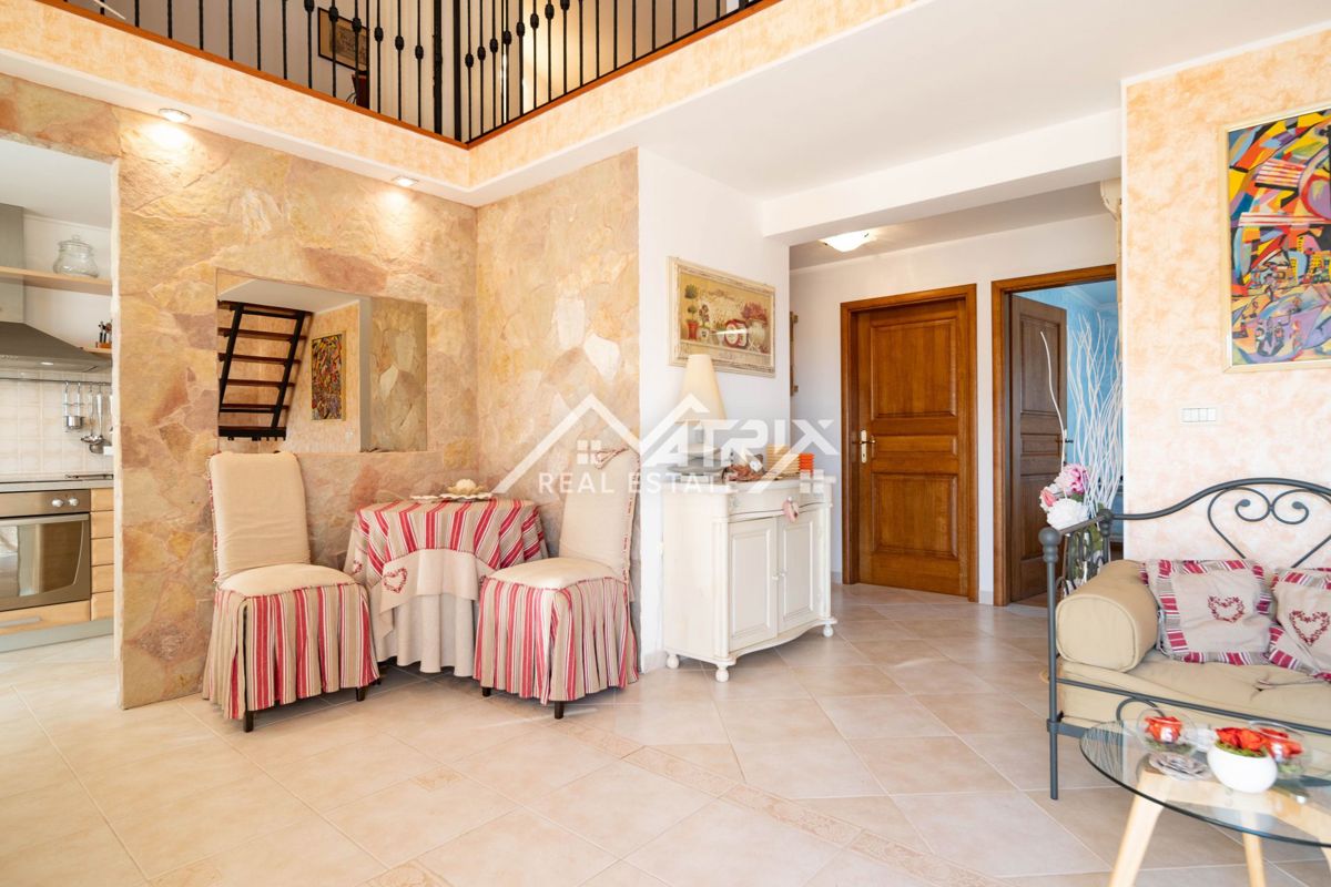 Novigrad, prekrasen in kakovosten stan s pogledom na morje