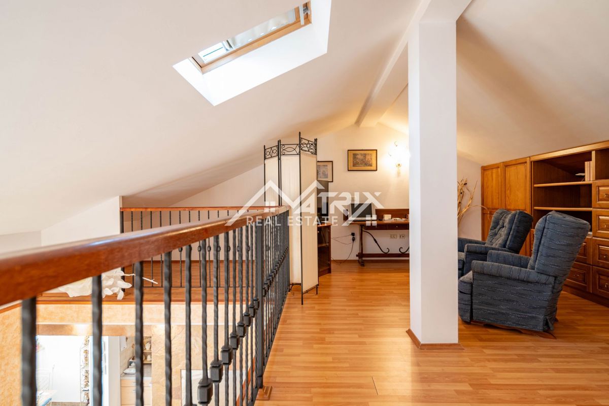 Novigrad, prekrasen in kakovosten stan s pogledom na morje