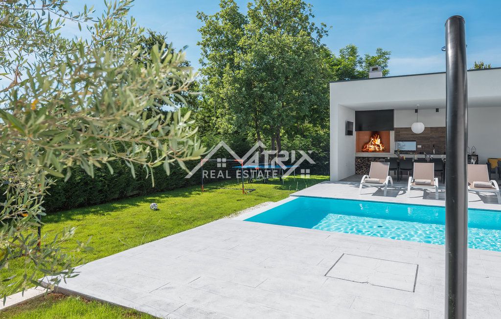 Okolica Rovinja, Luksuzno opremljena vila s 5 spalnicami!