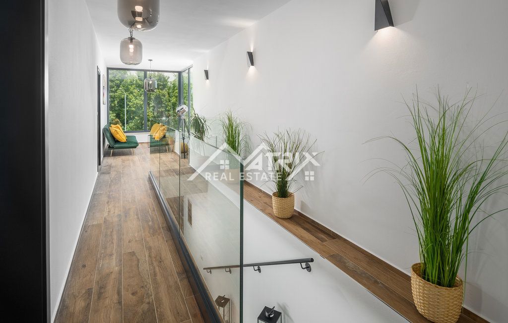 Okolica Rovinja, Luksuzno opremljena vila s 5 spalnicami!