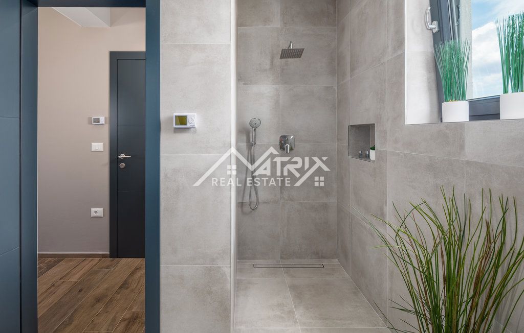 Okolica Rovinja, Luksuzno opremljena vila s 5 spalnicami!