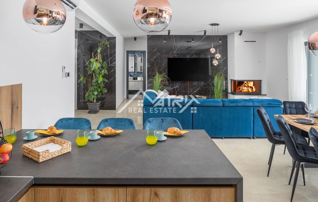 Okolica Rovinja, Luksuzno opremljena vila s 5 spalnicami!