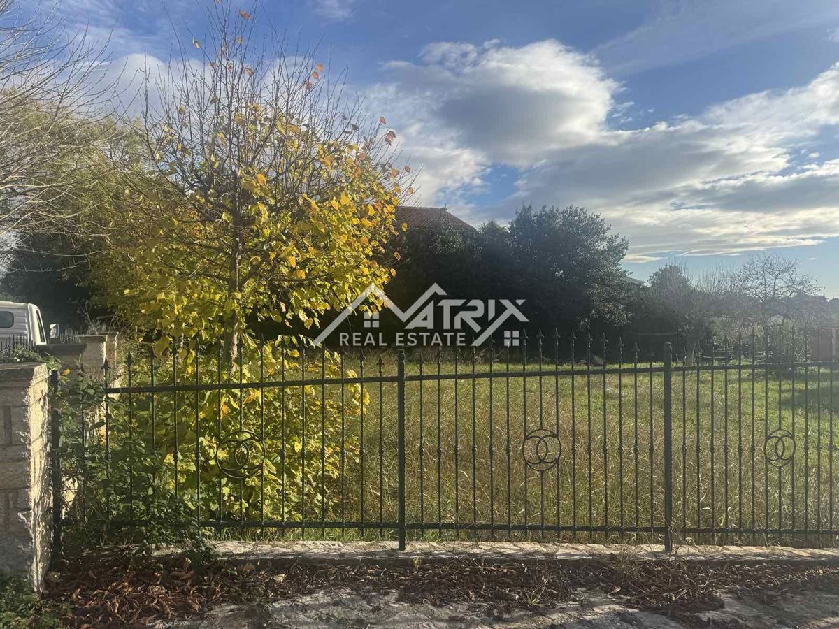 Umag okolica, zazidljivo zemljišče 150 m od morja