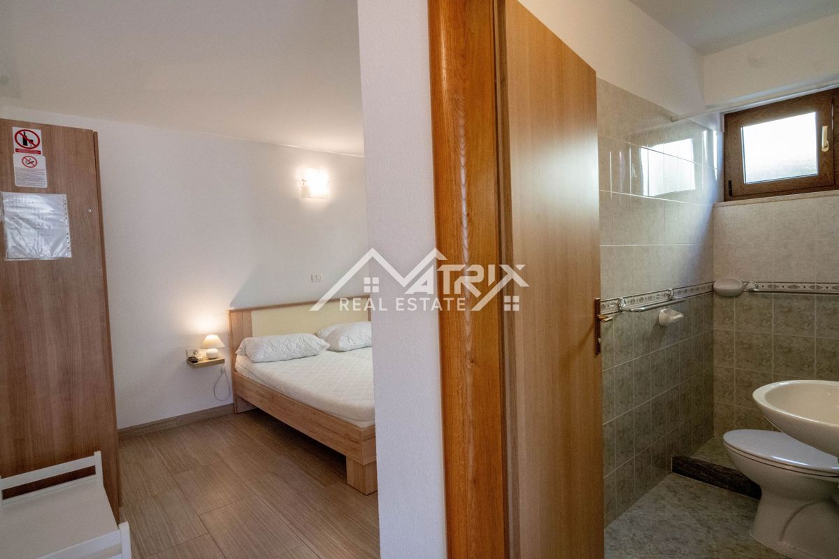 Novigrad Karpinjan, pritličje družinske hiše z dvema apartmajema