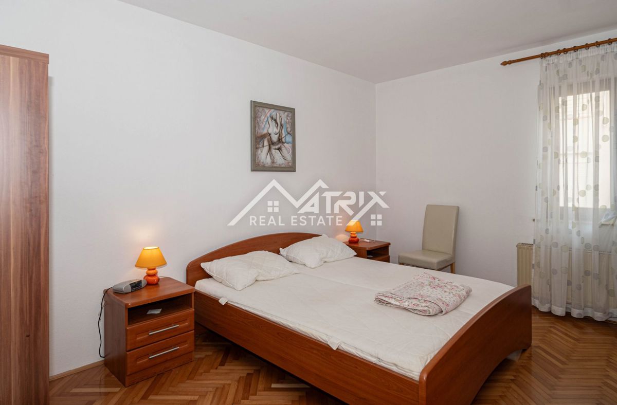 Novigrad Karpinjan, pritličje družinske hiše z dvema apartmajema