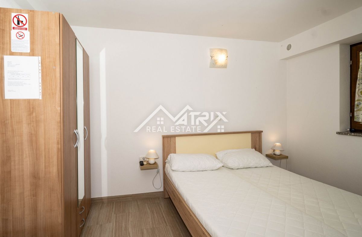 Novigrad Karpinjan, pritličje družinske hiše z dvema apartmajema