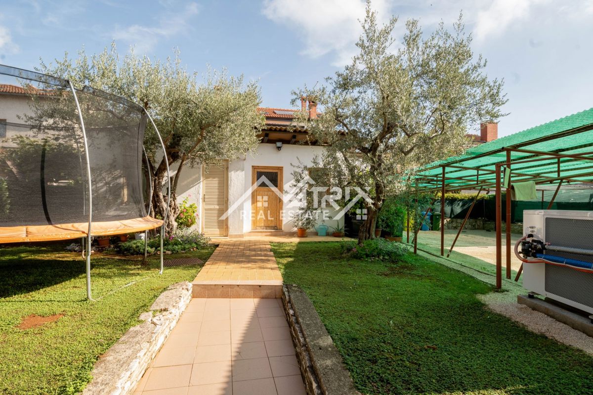 Novigrad Karpinjan, pritličje družinske hiše z dvema apartmajema