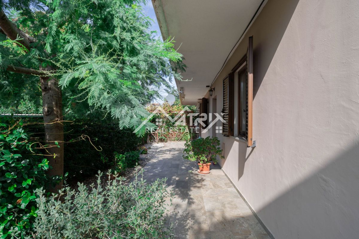 Novigrad Karpinjan, pritličje družinske hiše z dvema apartmajema