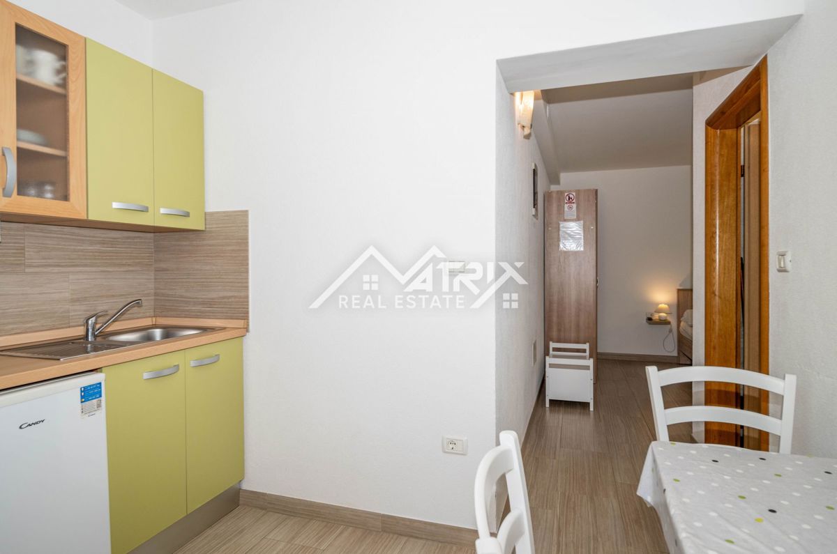 Novigrad Karpinjan, pritličje družinske hiše z dvema apartmajema