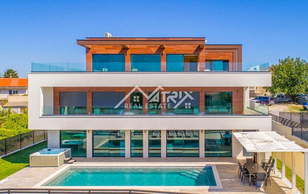 Okolica Medulina, vila z bazenom in pogledom na morje
