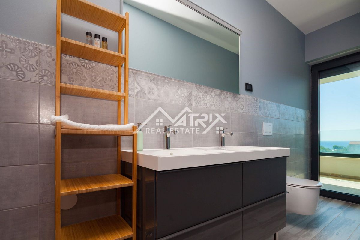 Okolica Medulina, vila z bazenom in pogledom na morje