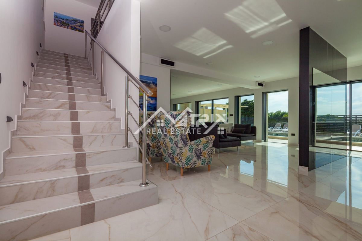 Okolica Medulina, vila z bazenom in pogledom na morje