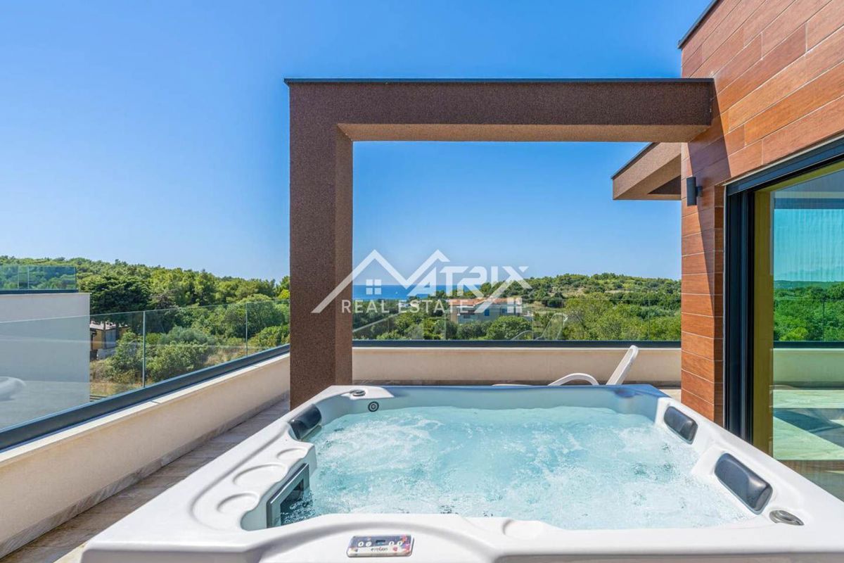 Okolica Medulina, vila z bazenom in pogledom na morje