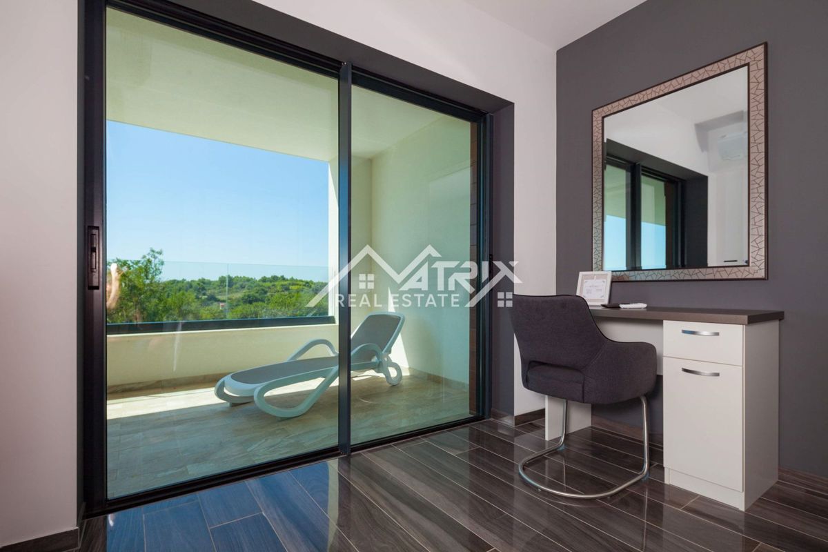 Okolica Medulina, vila z bazenom in pogledom na morje