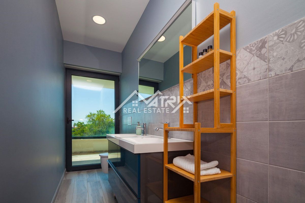 Okolica Medulina, vila z bazenom in pogledom na morje