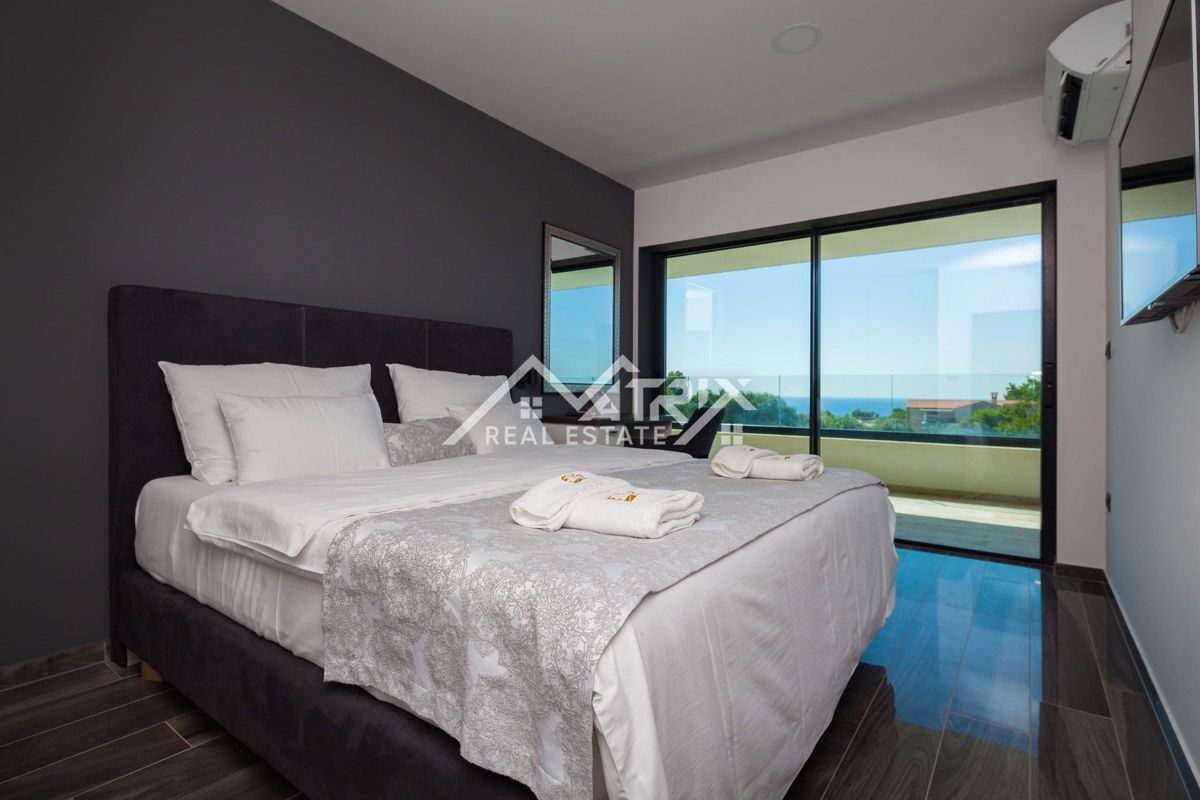 Okolica Medulina, vila z bazenom in pogledom na morje