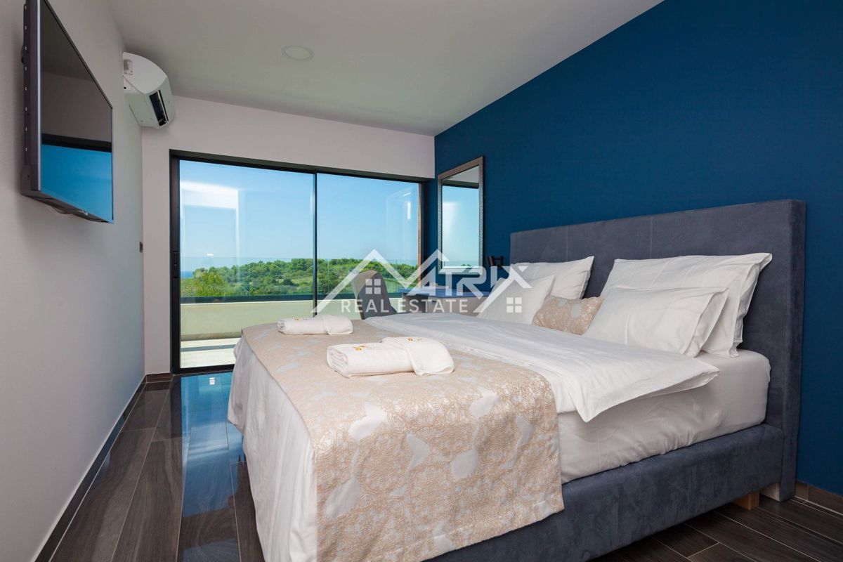 Okolica Medulina, vila z bazenom in pogledom na morje