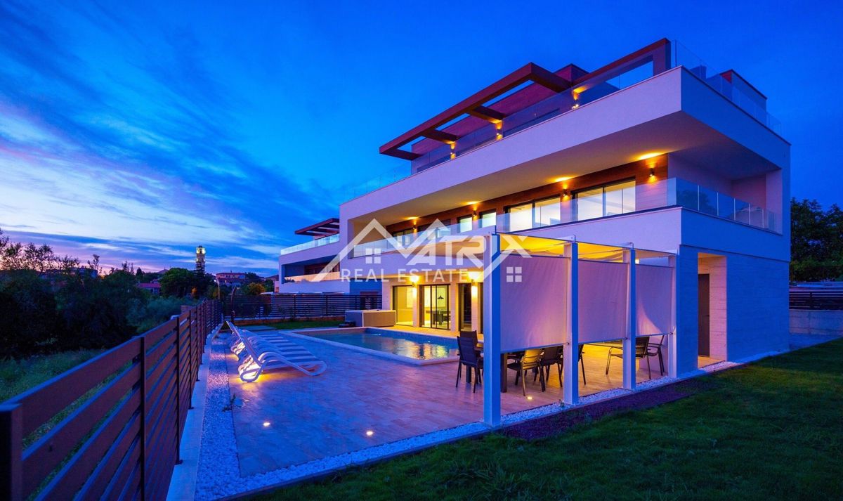 Okolica Medulina, vila z bazenom in pogledom na morje