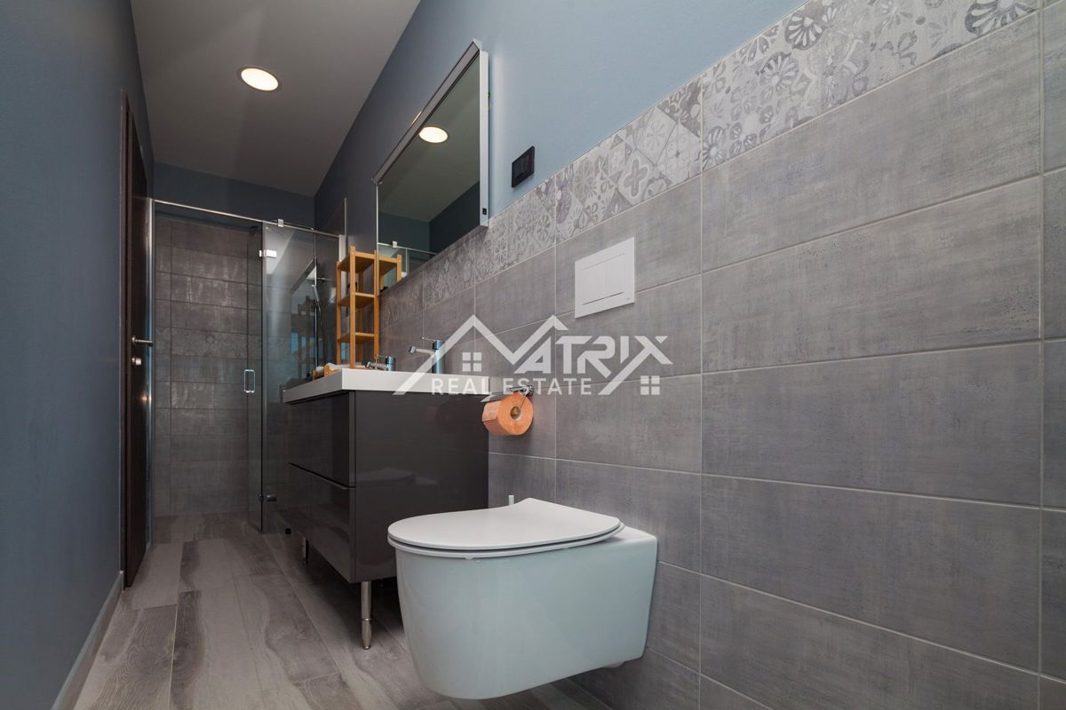 Okolica Medulina, vila z bazenom in pogledom na morje