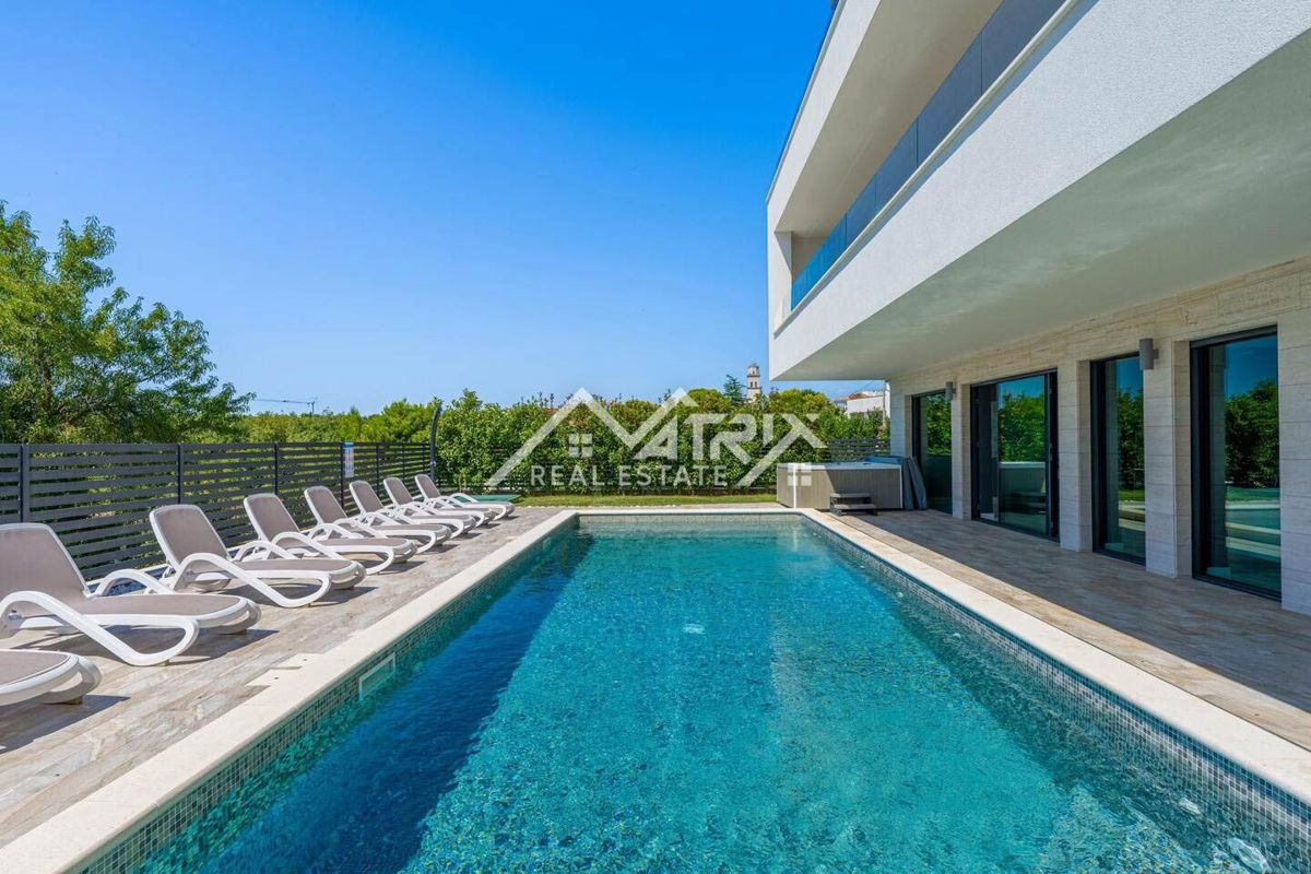 Okolica Medulina, vila z bazenom in pogledom na morje