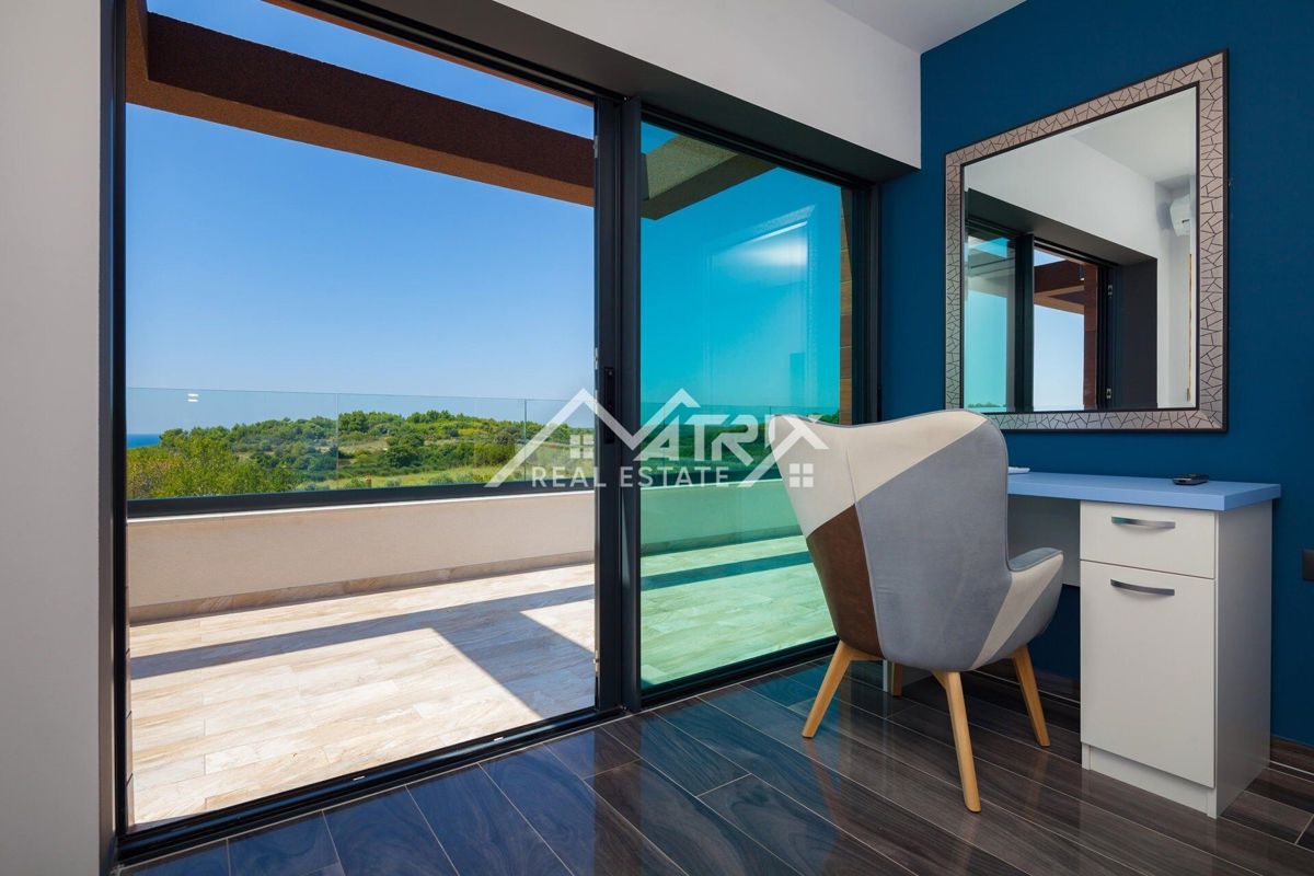 Okolica Medulina, vila z bazenom in pogledom na morje