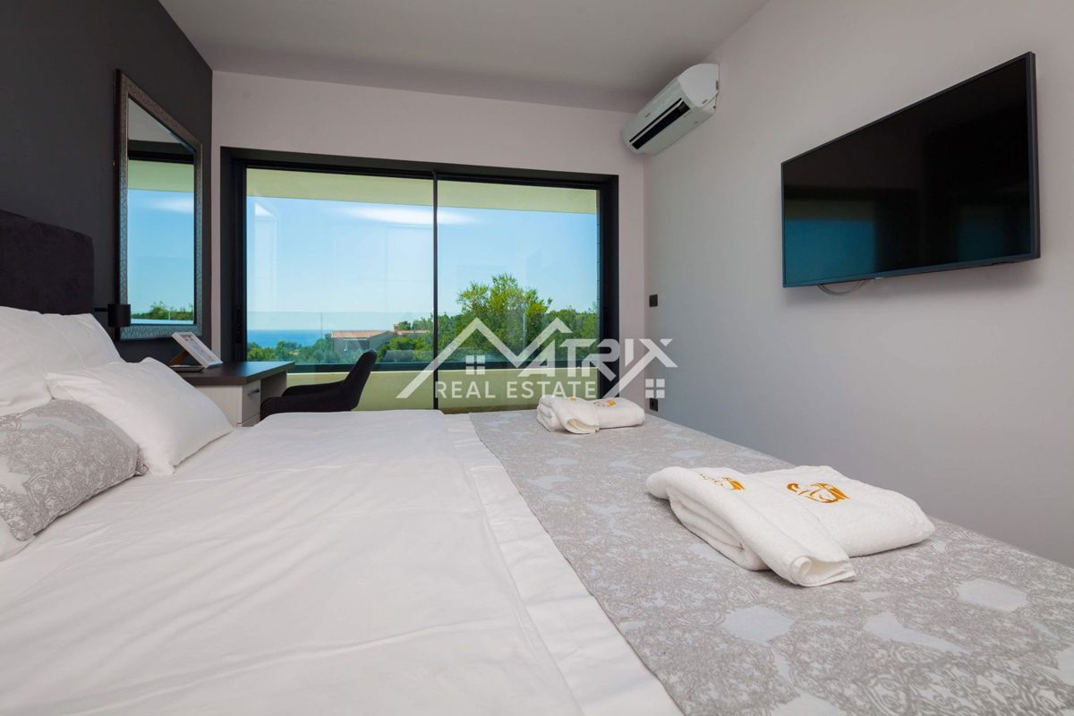 Okolica Medulina, vila z bazenom in pogledom na morje