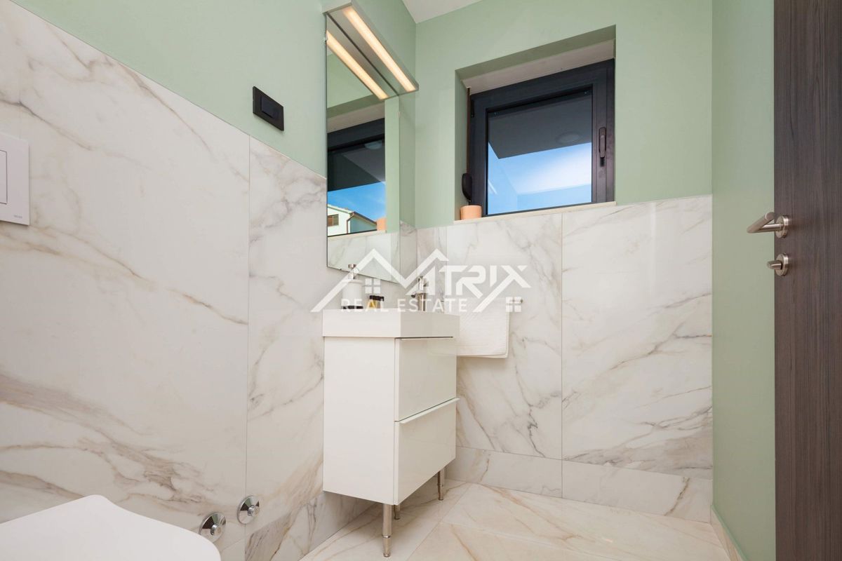 Okolica Medulina, vila z bazenom in pogledom na morje