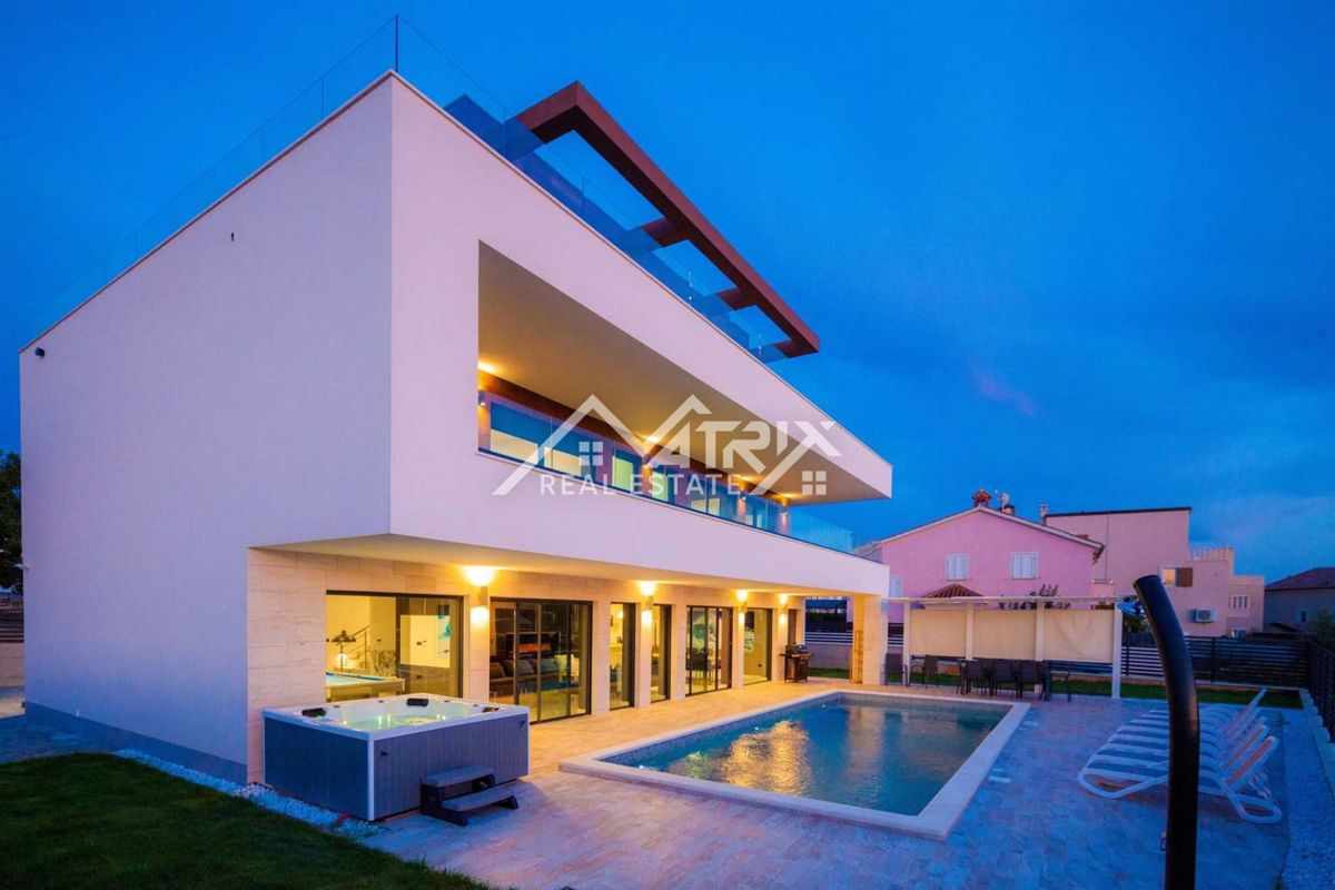 Okolica Medulina, vila z bazenom in pogledom na morje