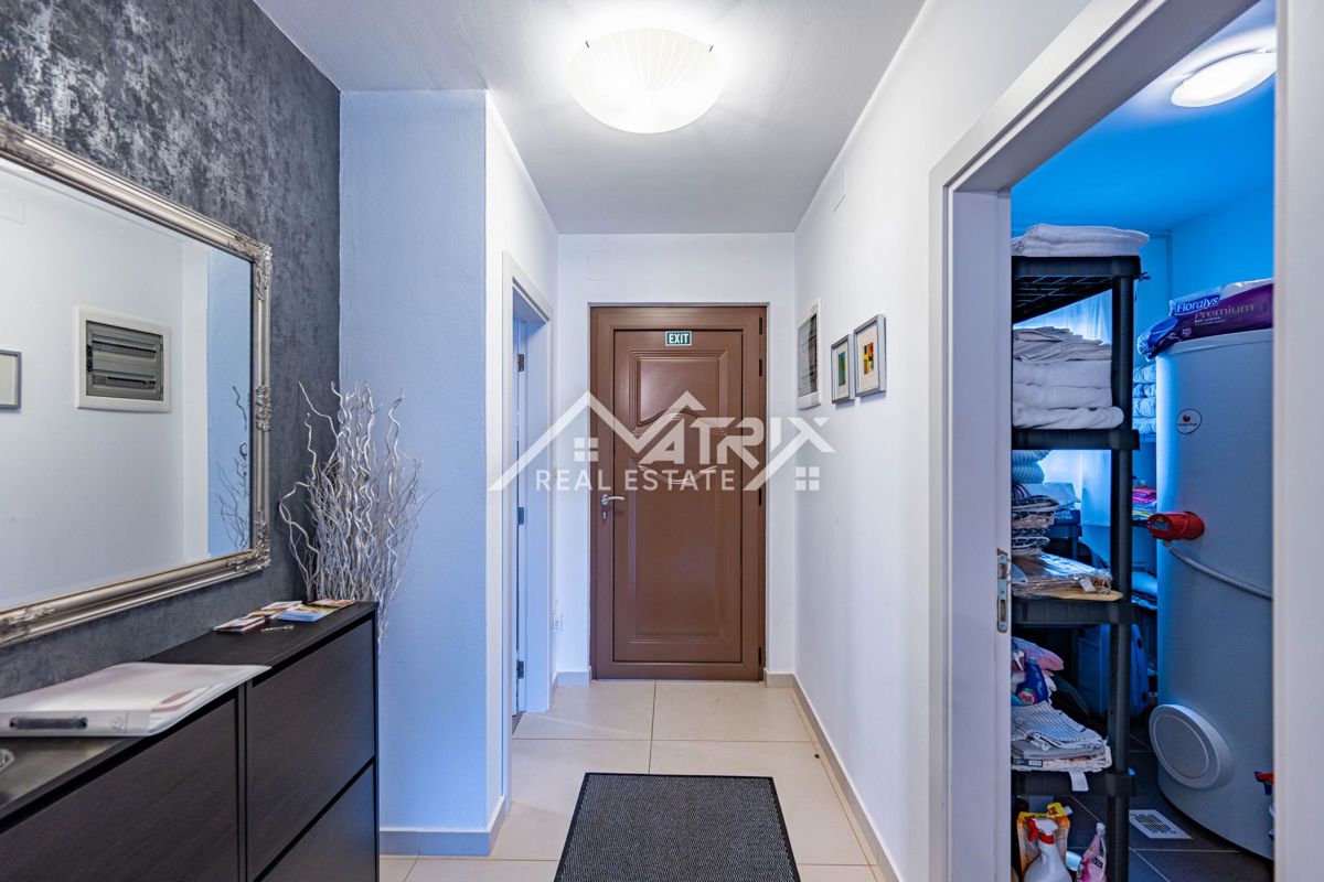 Poreč okolica, Samostojna hiša z bazenom in sončno elektrarno