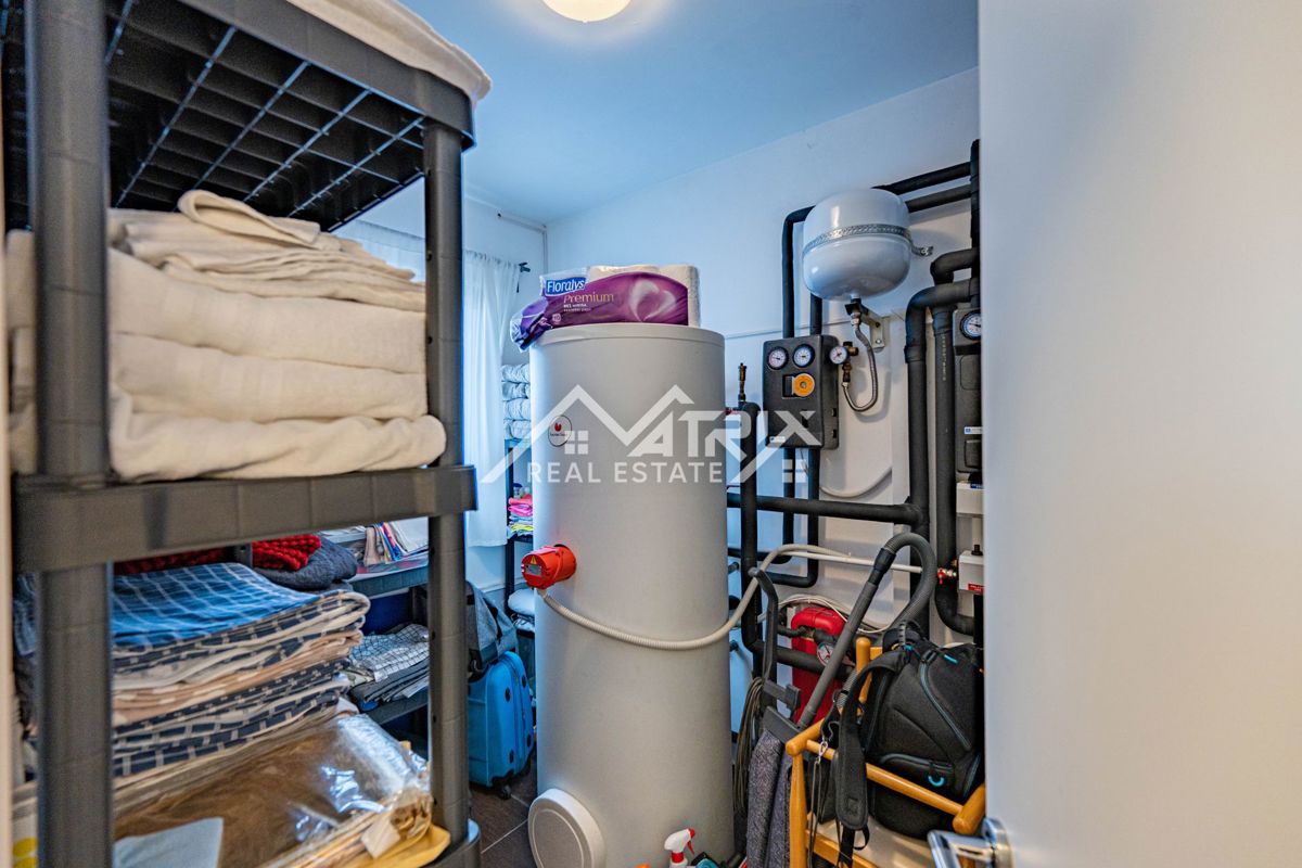 Poreč okolica, Samostojna hiša z bazenom in sončno elektrarno