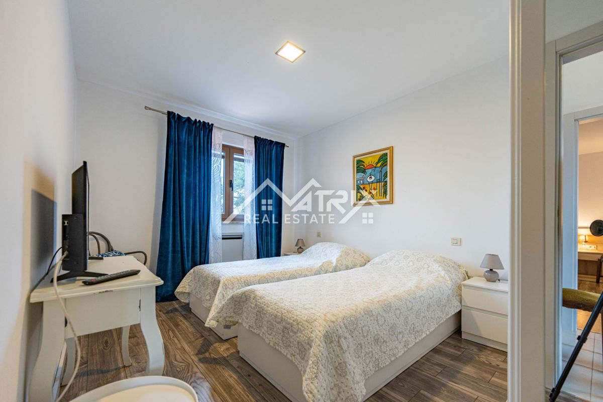 Poreč okolica, Samostojna hiša z bazenom in sončno elektrarno