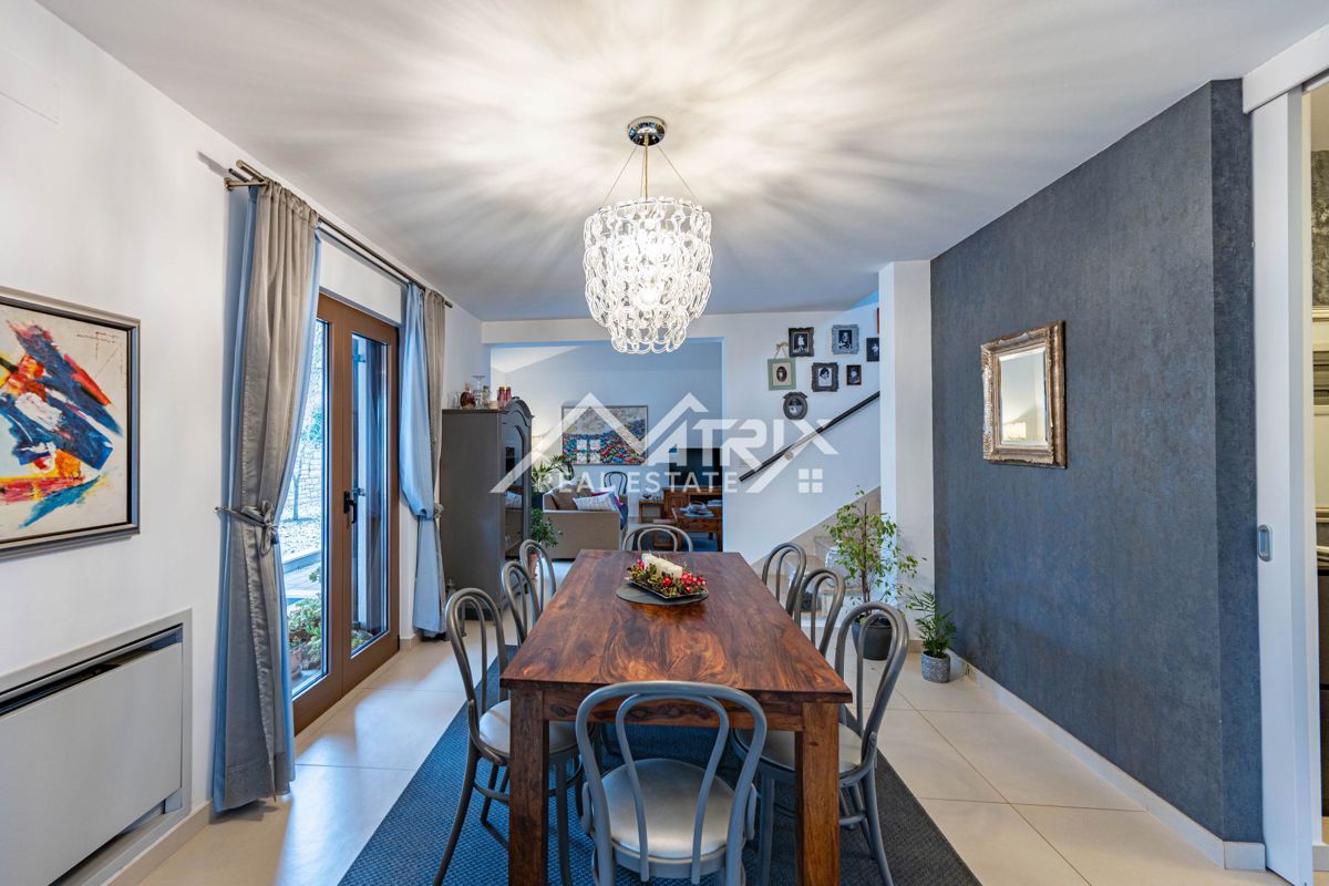 Poreč okolica, Samostojna hiša z bazenom in sončno elektrarno