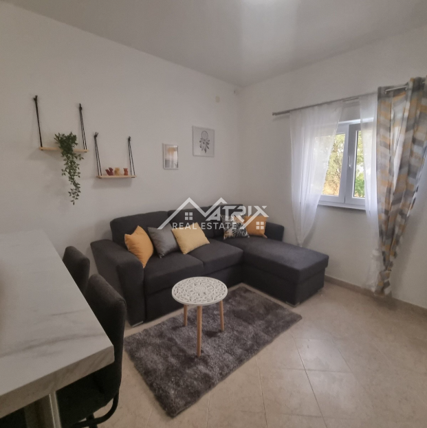 Barban okolica, nova hiša z 2 enotama, bazen in velika parcela