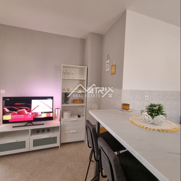 Barban okolica, nova hiša z 2 enotama, bazen in velika parcela