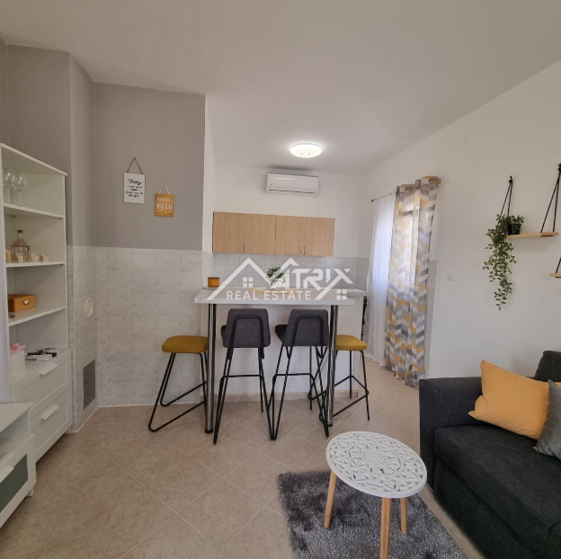 Barban okolica, nova hiša z 2 enotama, bazen in velika parcela