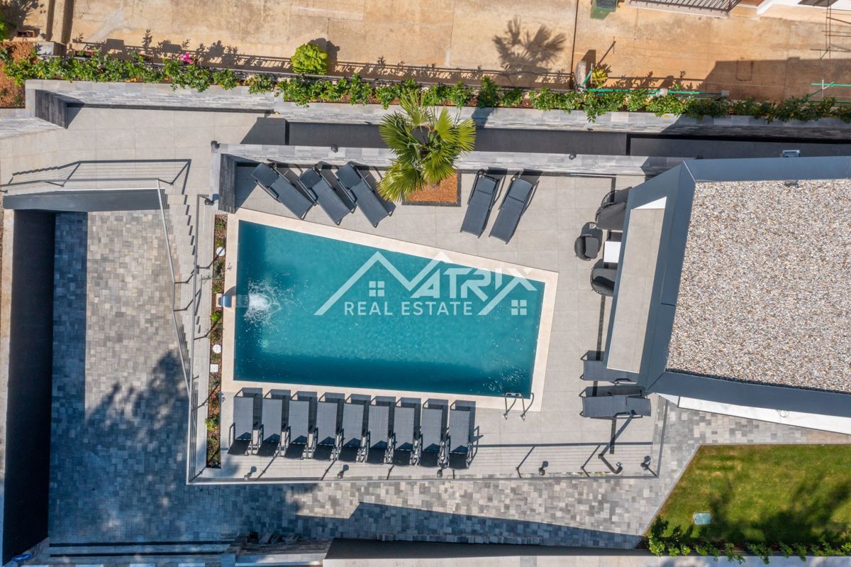 Okolica Opatije, luksuzna vila z bazenom in pogledom na morje!