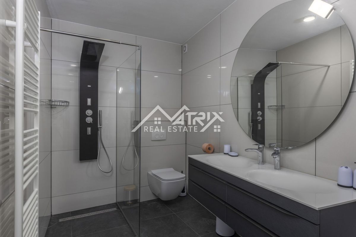 Okolica Opatije, luksuzna vila z bazenom in pogledom na morje!