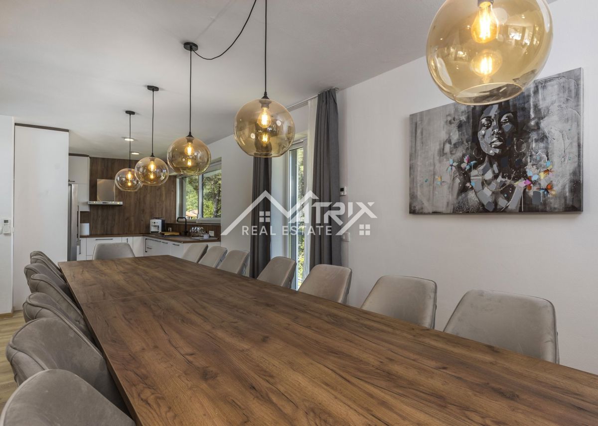 Okolica Opatije, luksuzna vila z bazenom in pogledom na morje!