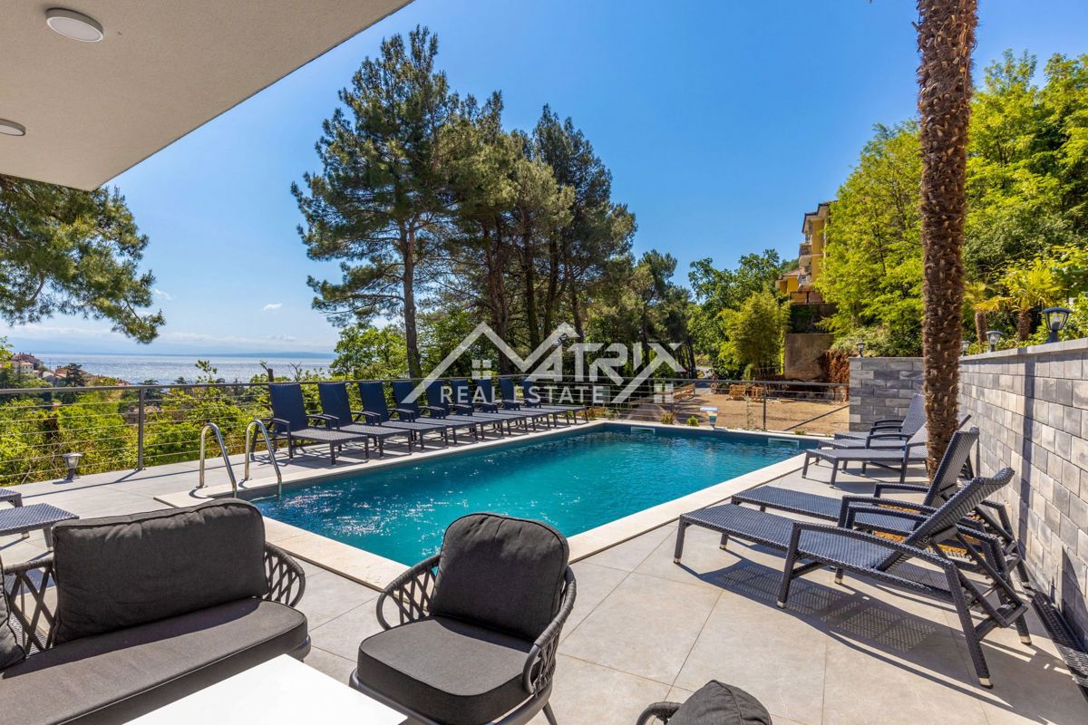 Okolica Opatije, luksuzna vila z bazenom in pogledom na morje!