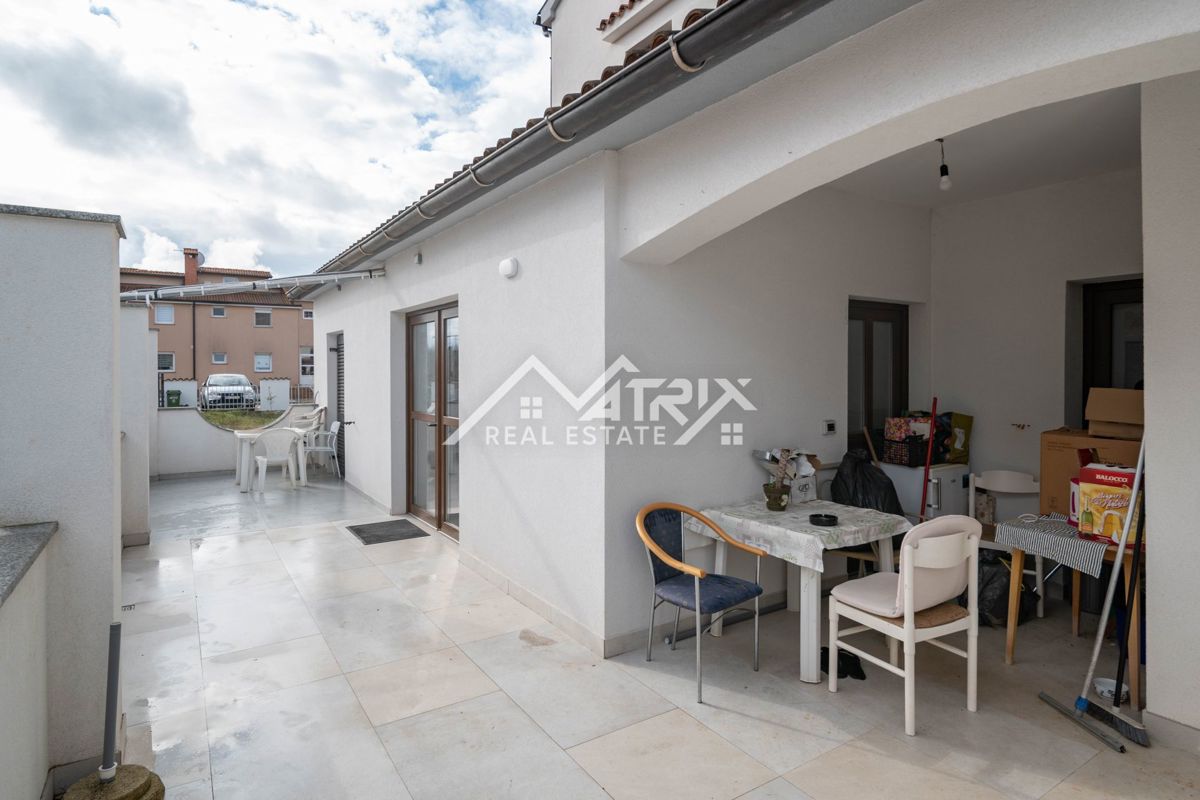 Poreč okolica, veliko stanovanje v pritličju