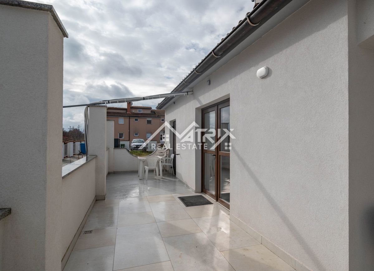 Poreč okolica, veliko stanovanje v pritličju