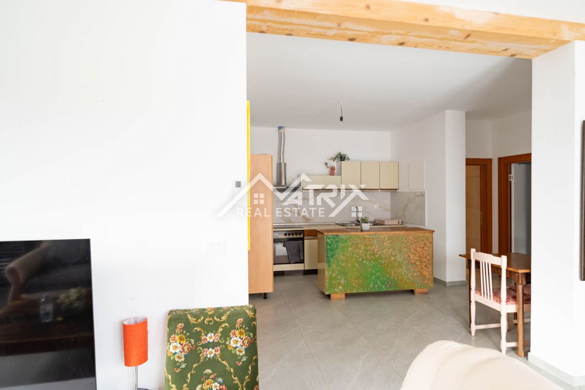 Poreč okolica, veliko stanovanje v pritličju