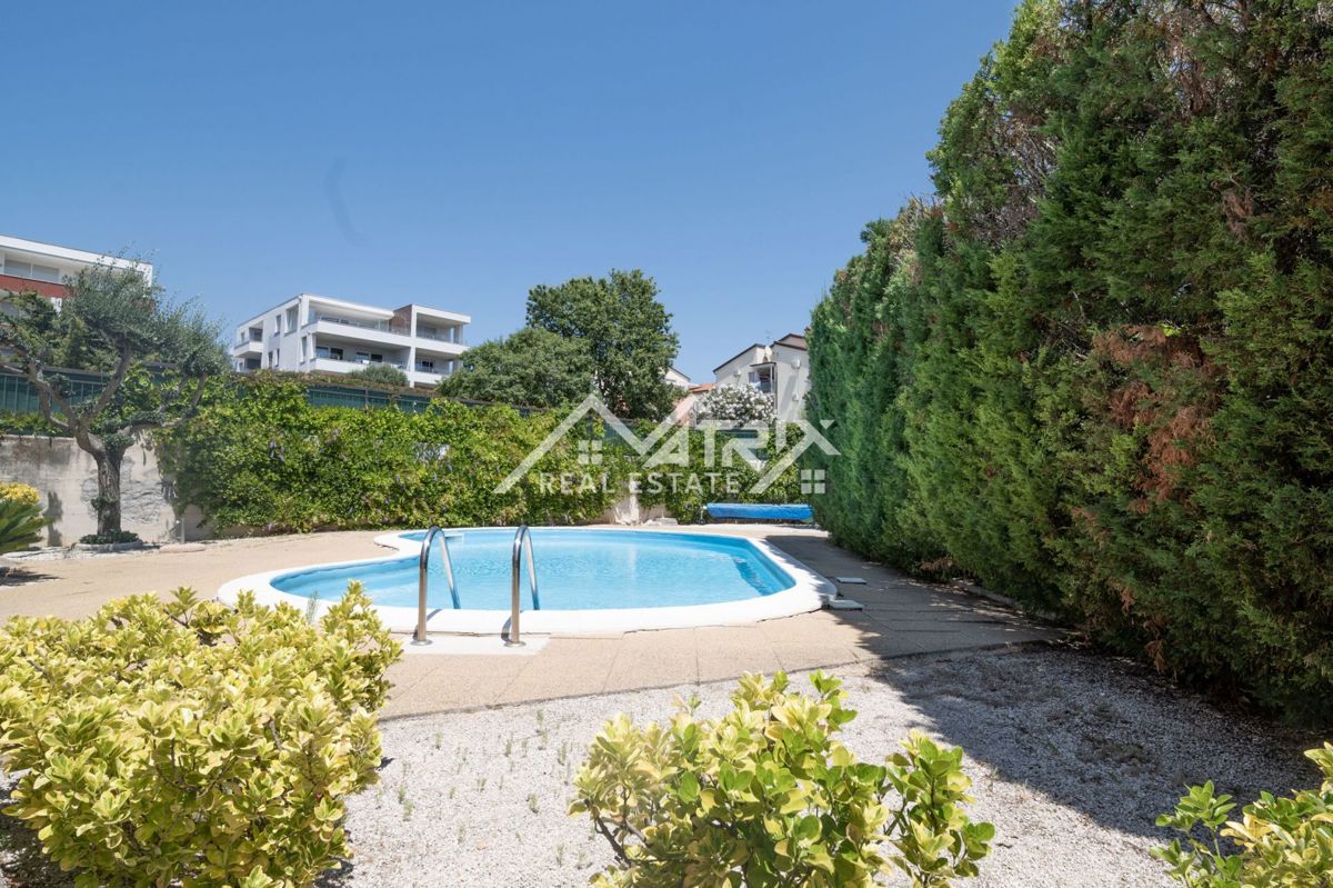 Novigrad, stanovanje z bazenom na čudoviti lokaciji