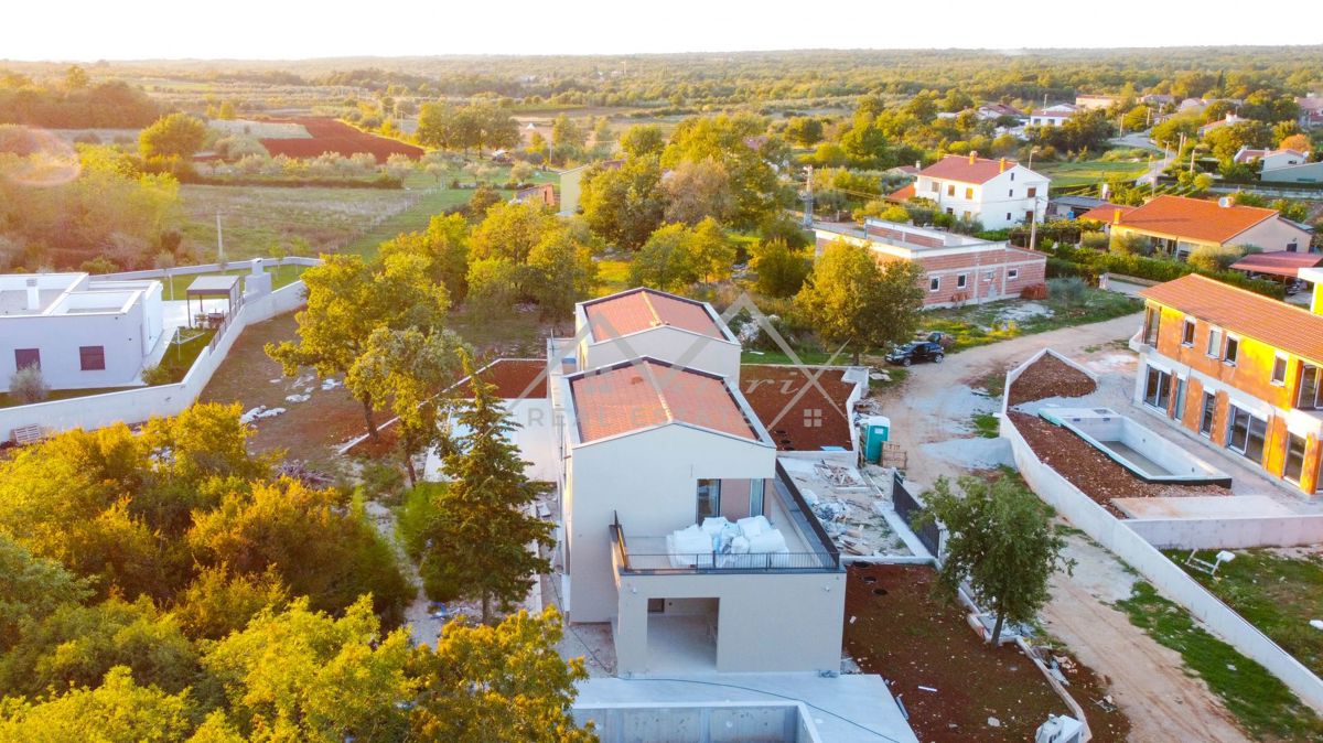 Okolica Poreča, moderno opremljena vila z bazenom v naravi