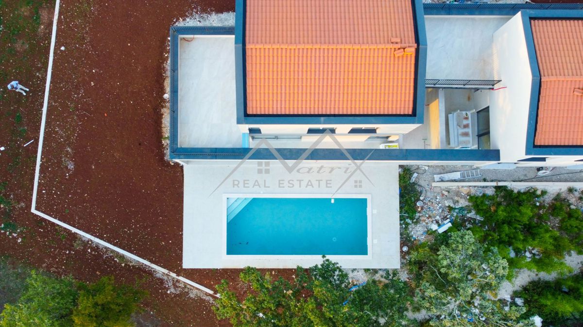 Okolica Poreča, moderno opremljena vila z bazenom v naravi