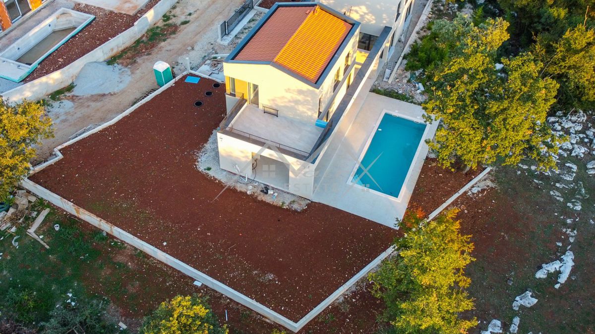 Okolica Poreča, moderno opremljena vila z bazenom v naravi