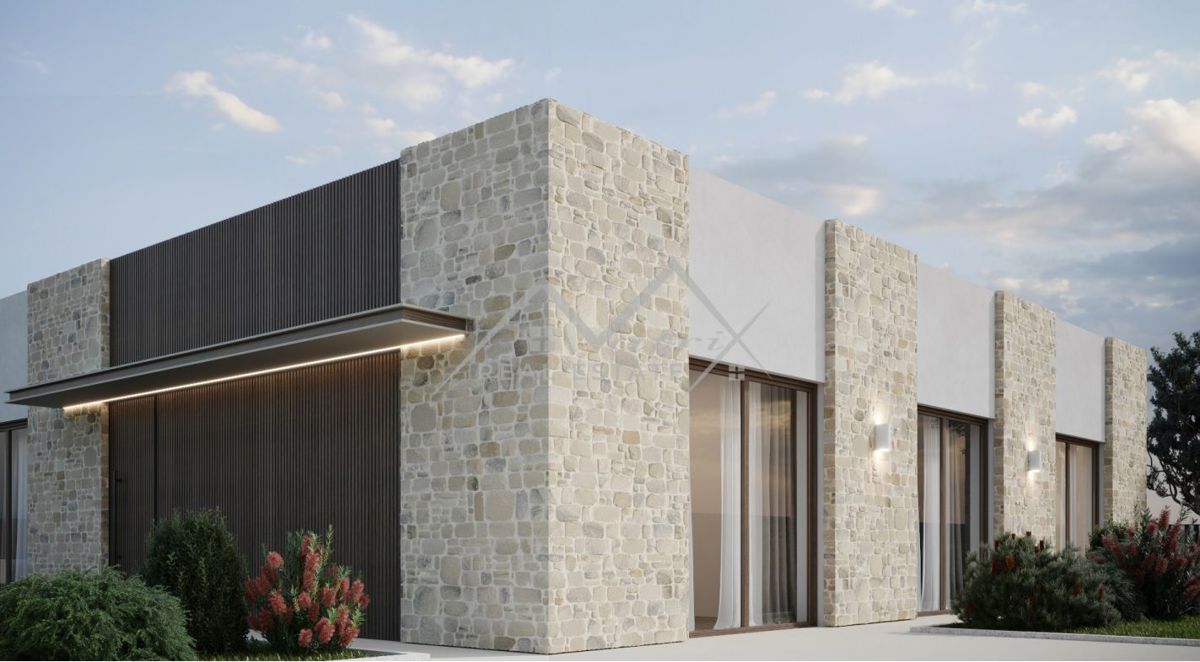 Poreč okolica, gradbena parcela s projektom za pritlično hišo