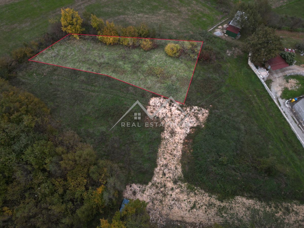 Poreč okolica, gradbena parcela s projektom za pritlično hišo