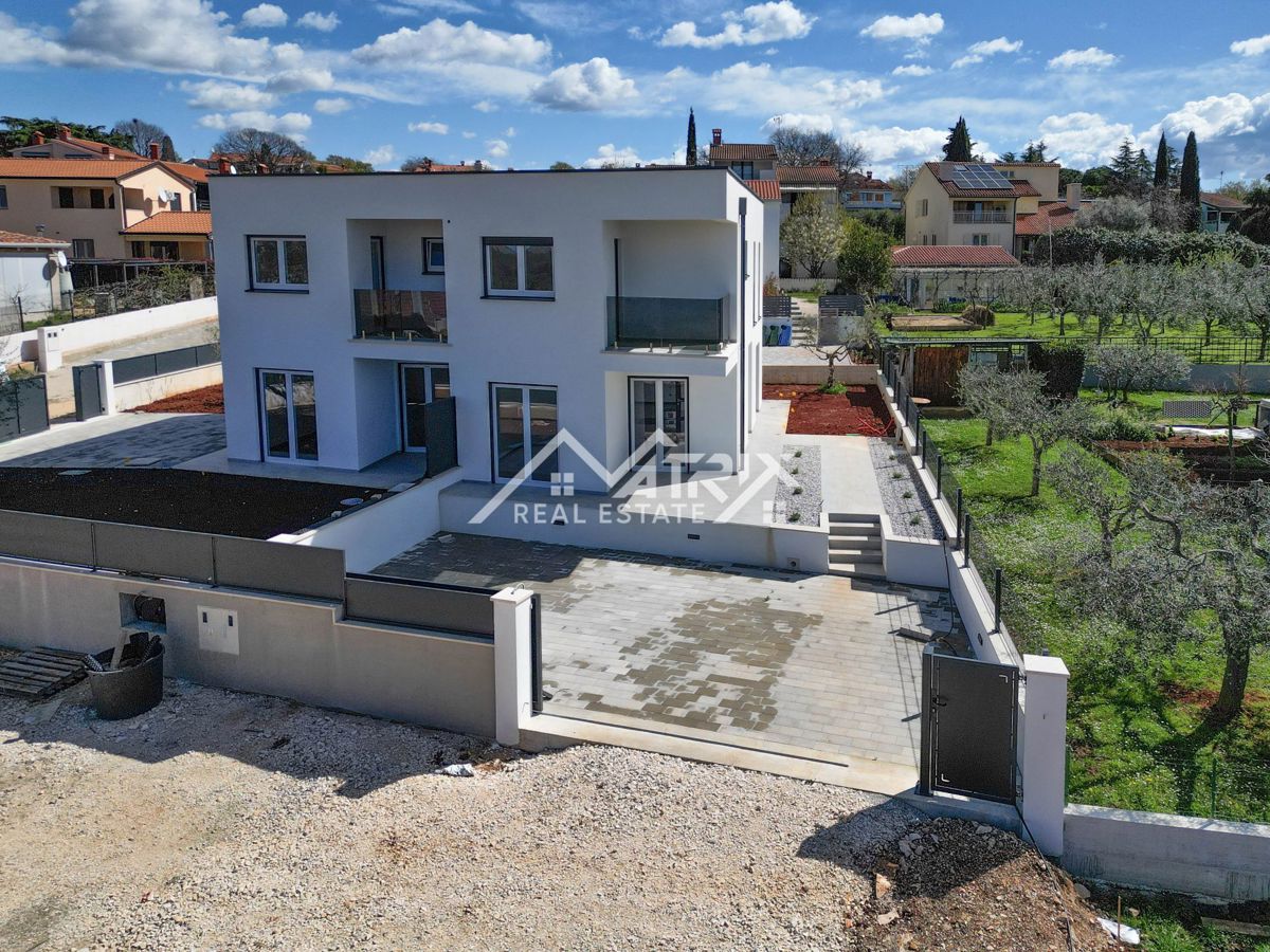 Poreč okolica, moderno dvojčno hišo blizu centra